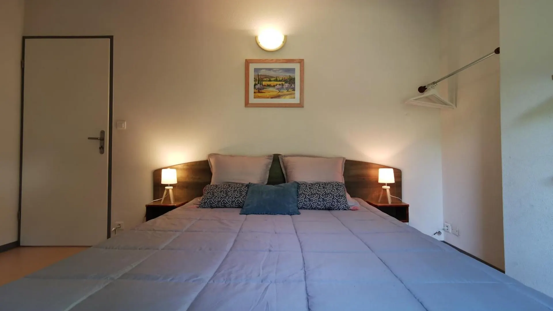 Appartement Tourisme vert, T2 avec piscines dans résidence Goelia Saint-Geniez-dʼOlt France