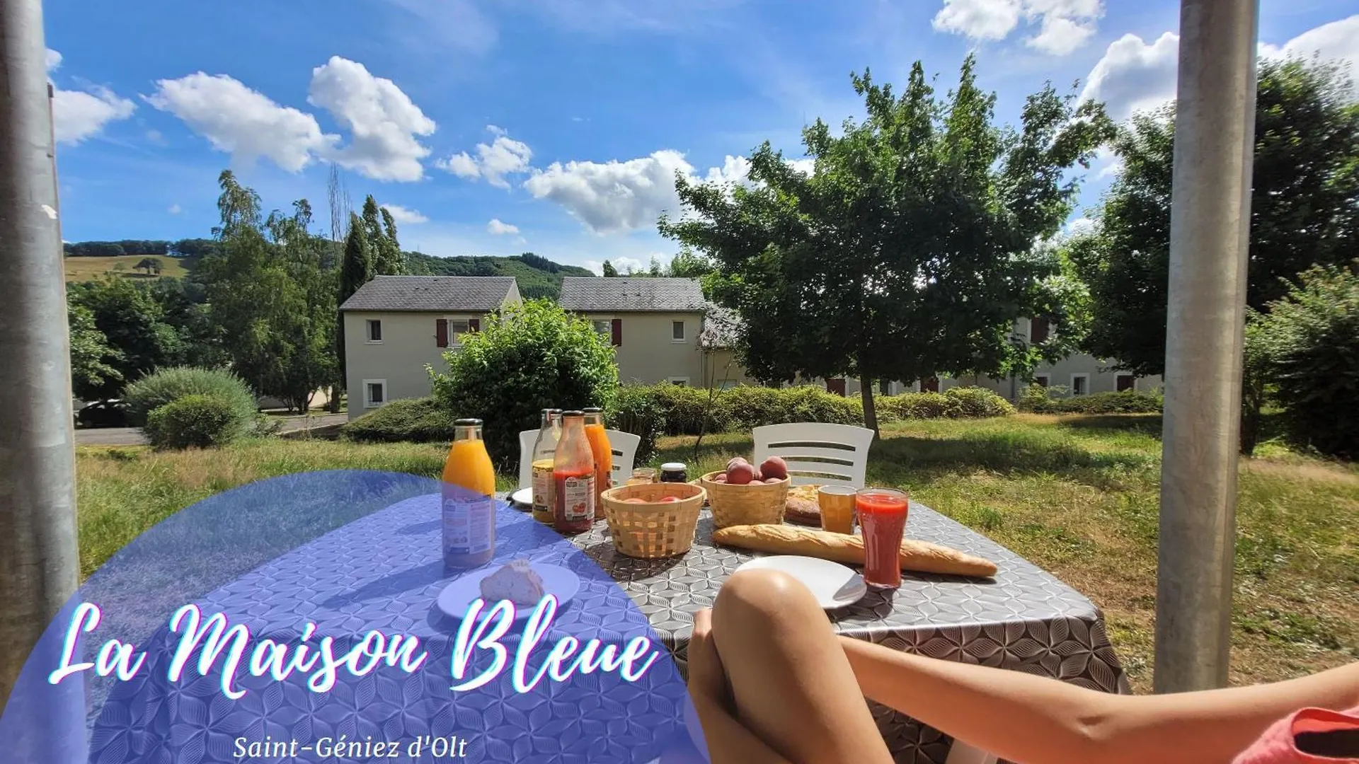 La Maison Bleue, Village Vacances, Piscine, Parking Saint-Geniez-dʼOlt 法国