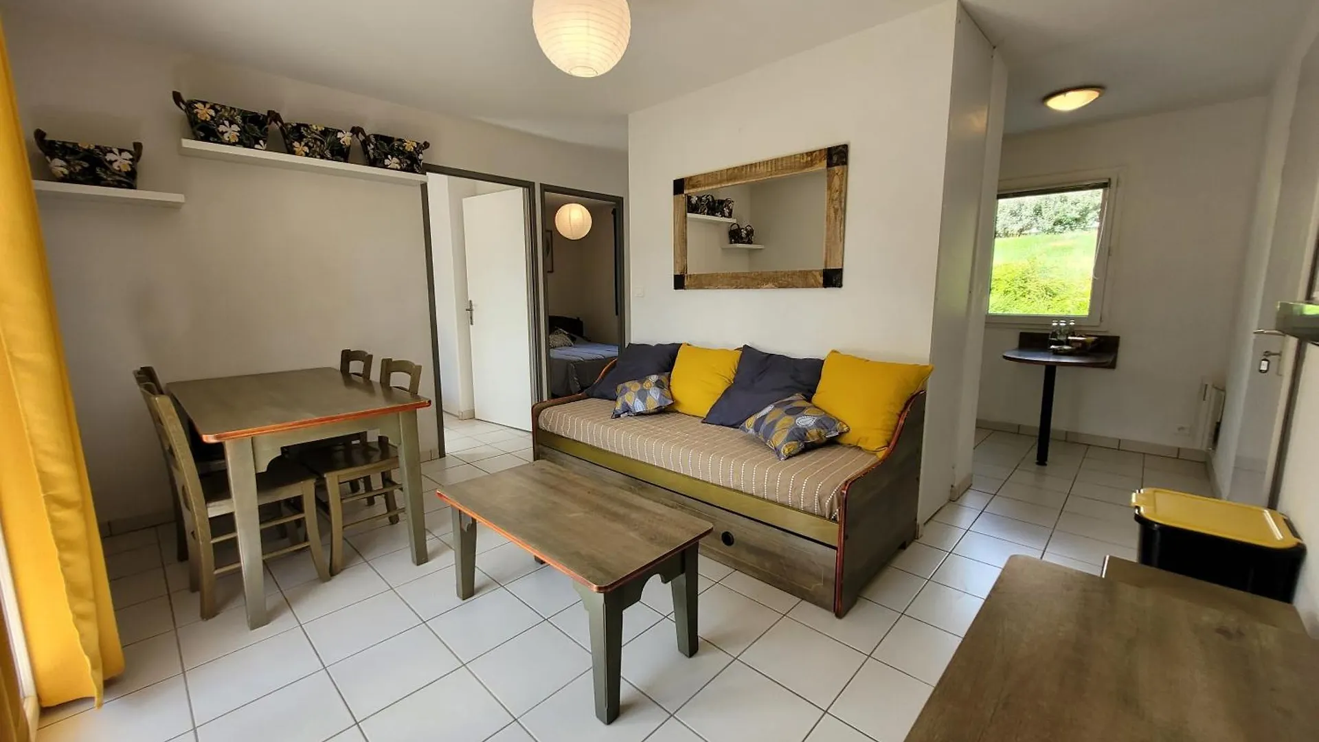 Appartement Tourisme vert, T2 avec piscines dans résidence Goelia Saint-Geniez-dʼOlt