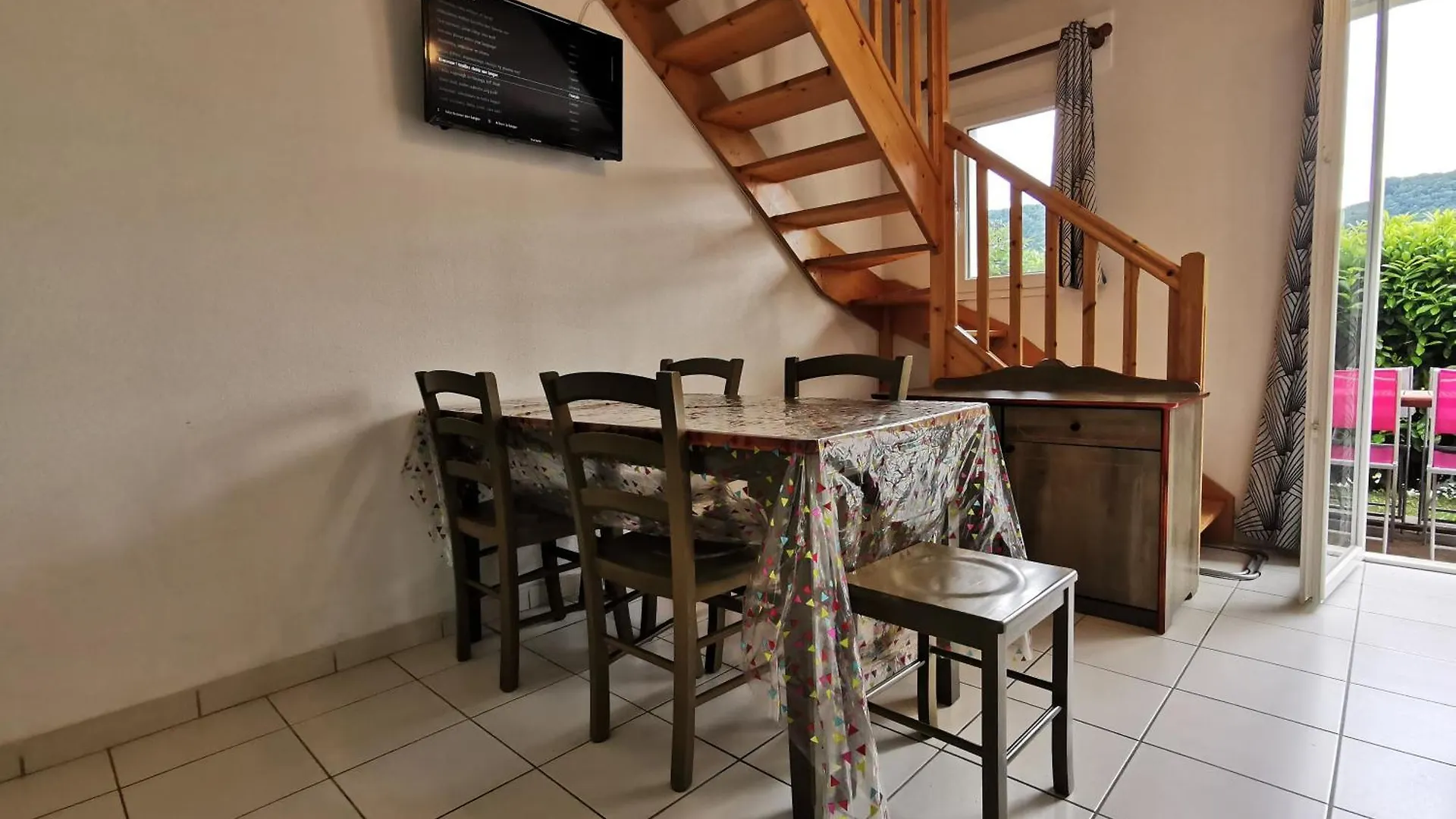Tourisme vert, T2 avec piscines dans résidence Goelia Saint-Geniez-dʼOlt Appartement