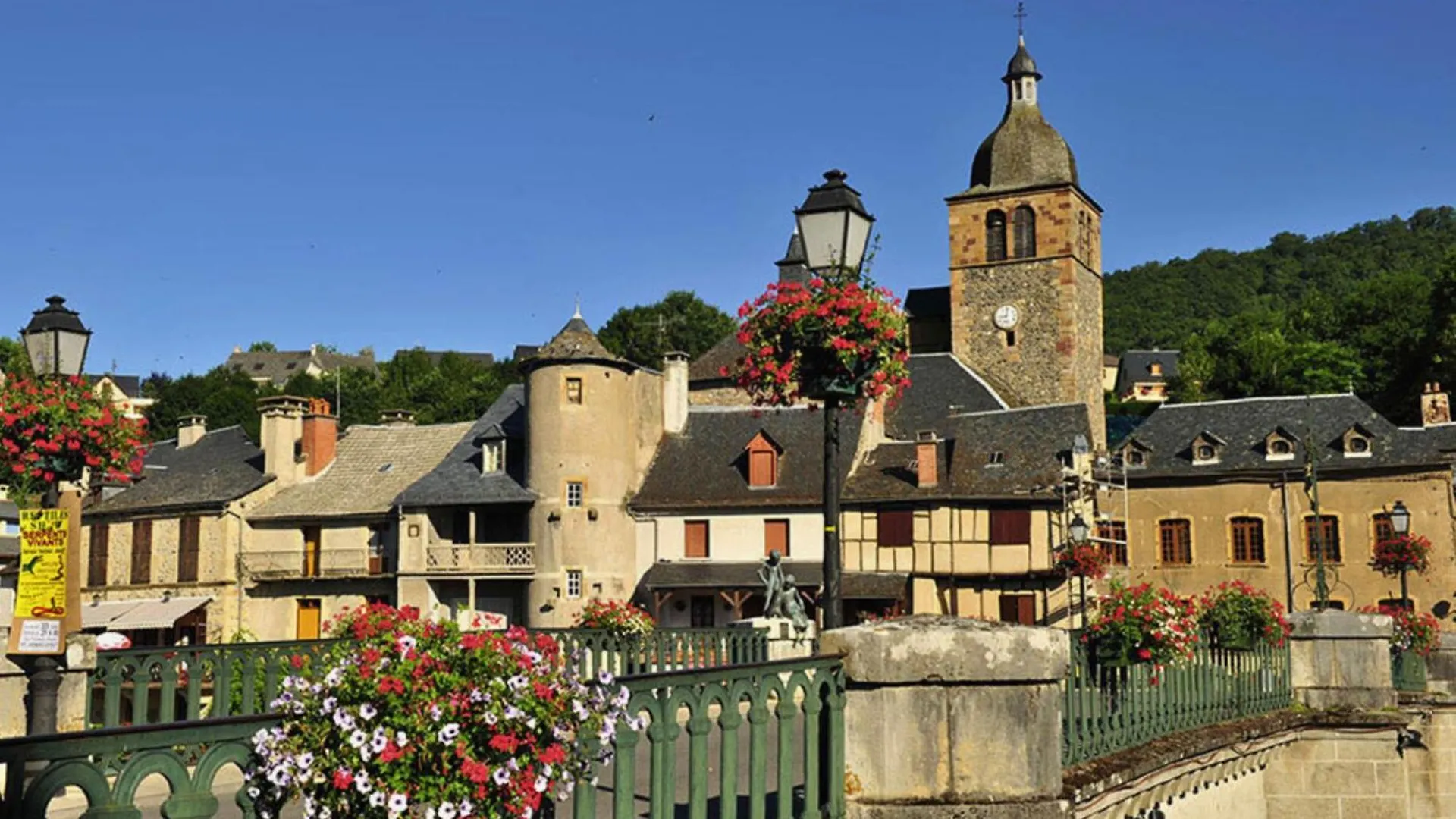 Tourisme vert, T2 avec piscines dans résidence Goelia Saint-Geniez-dʼOlt 0*,