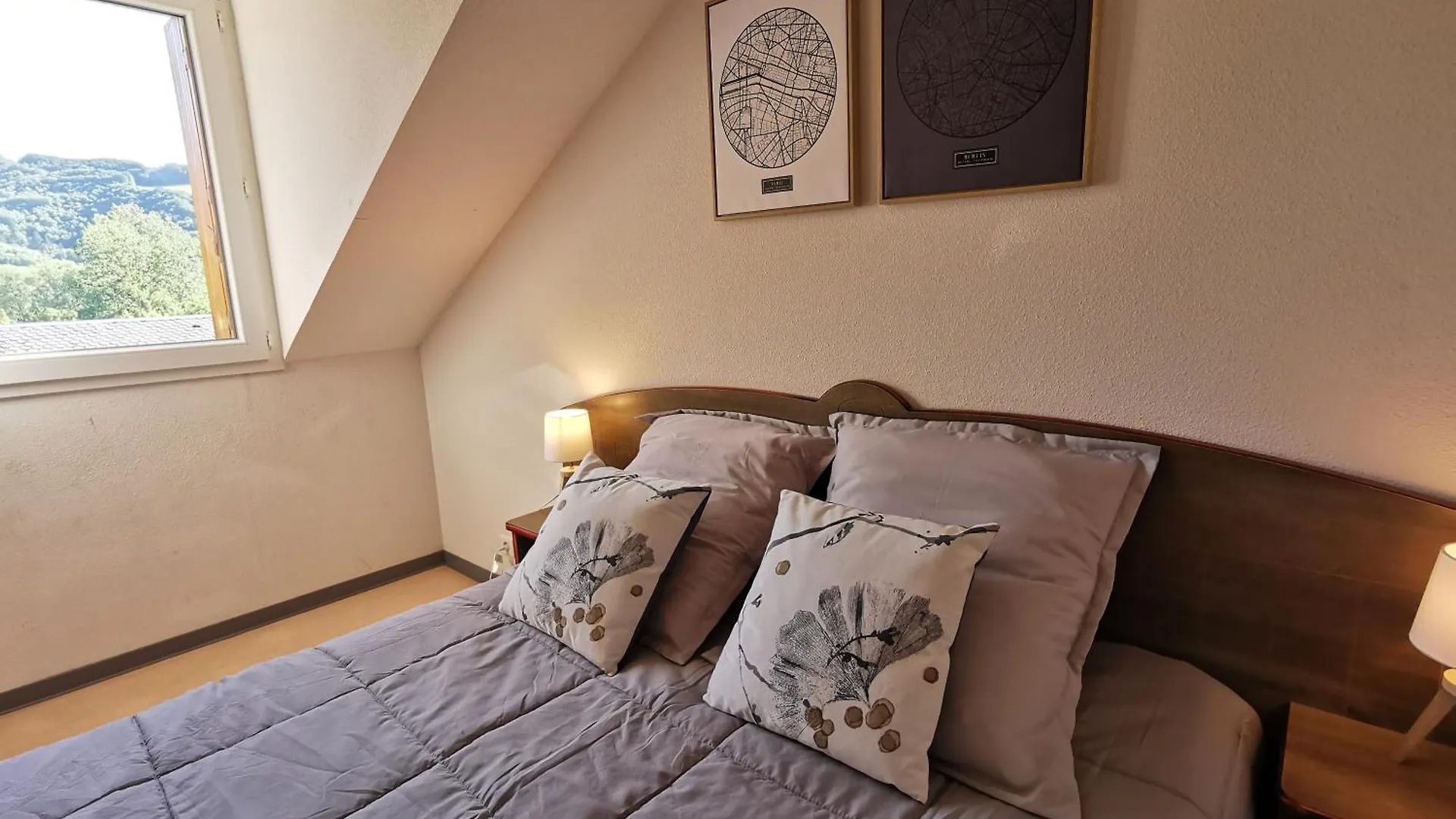 Appartement Tourisme vert, T2 avec piscines dans résidence Goelia Saint-Geniez-dʼOlt