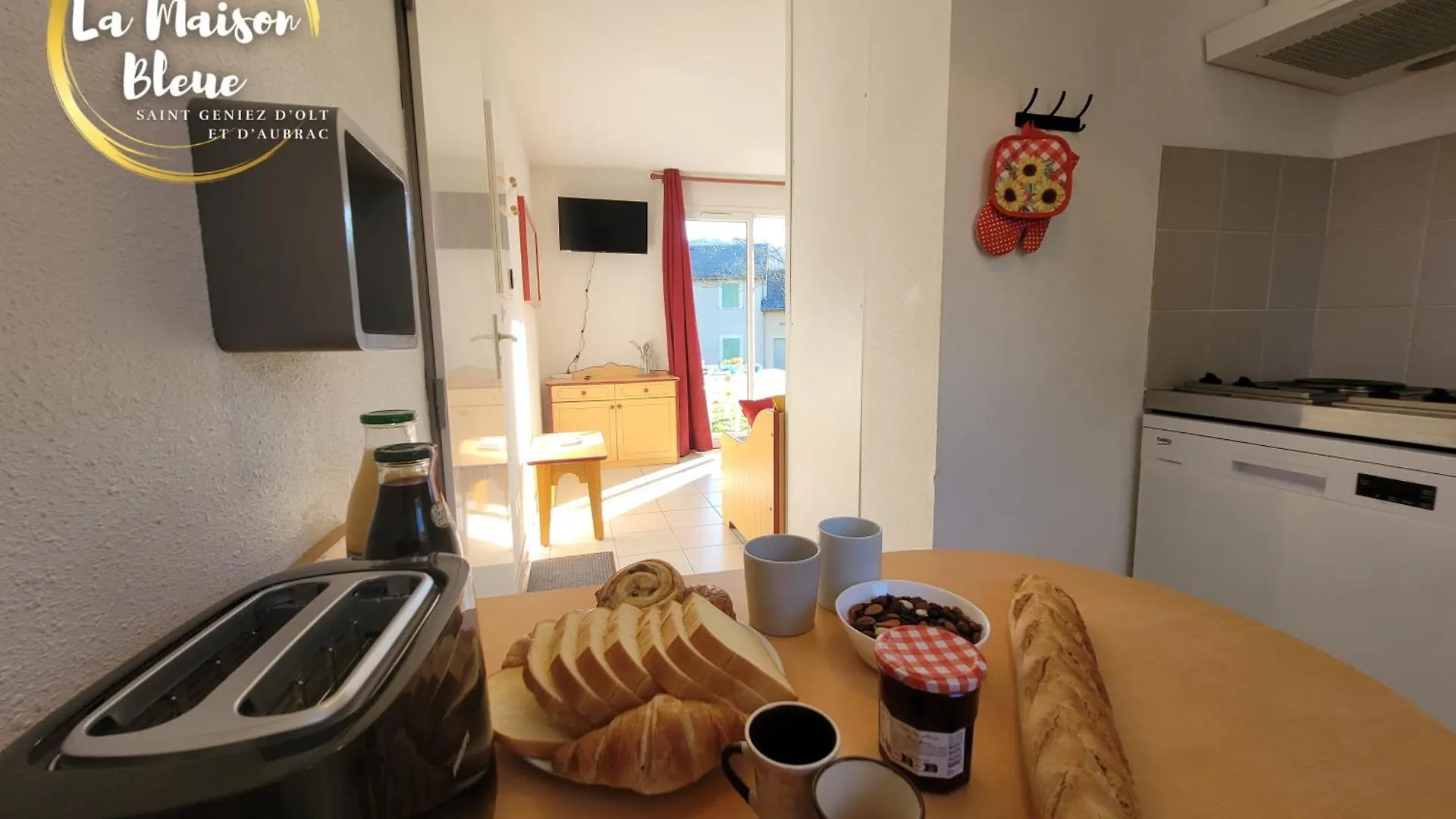 Tourisme vert, T2 avec piscines dans résidence Goelia Saint-Geniez-dʼOlt Appartement