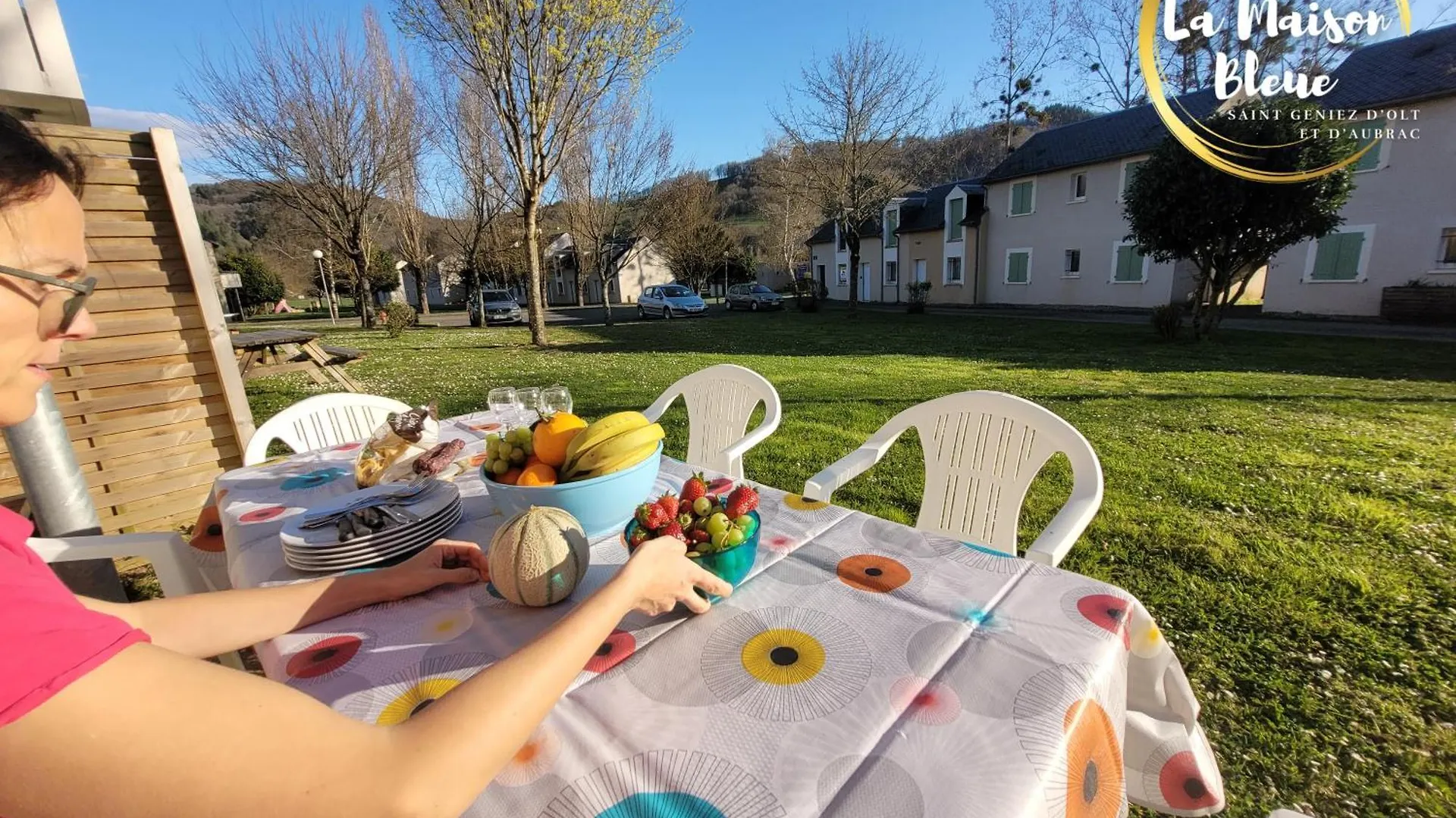La Maison Bleue, Village Vacances, Piscine, Parking Saint-Geniez-dʼOlt