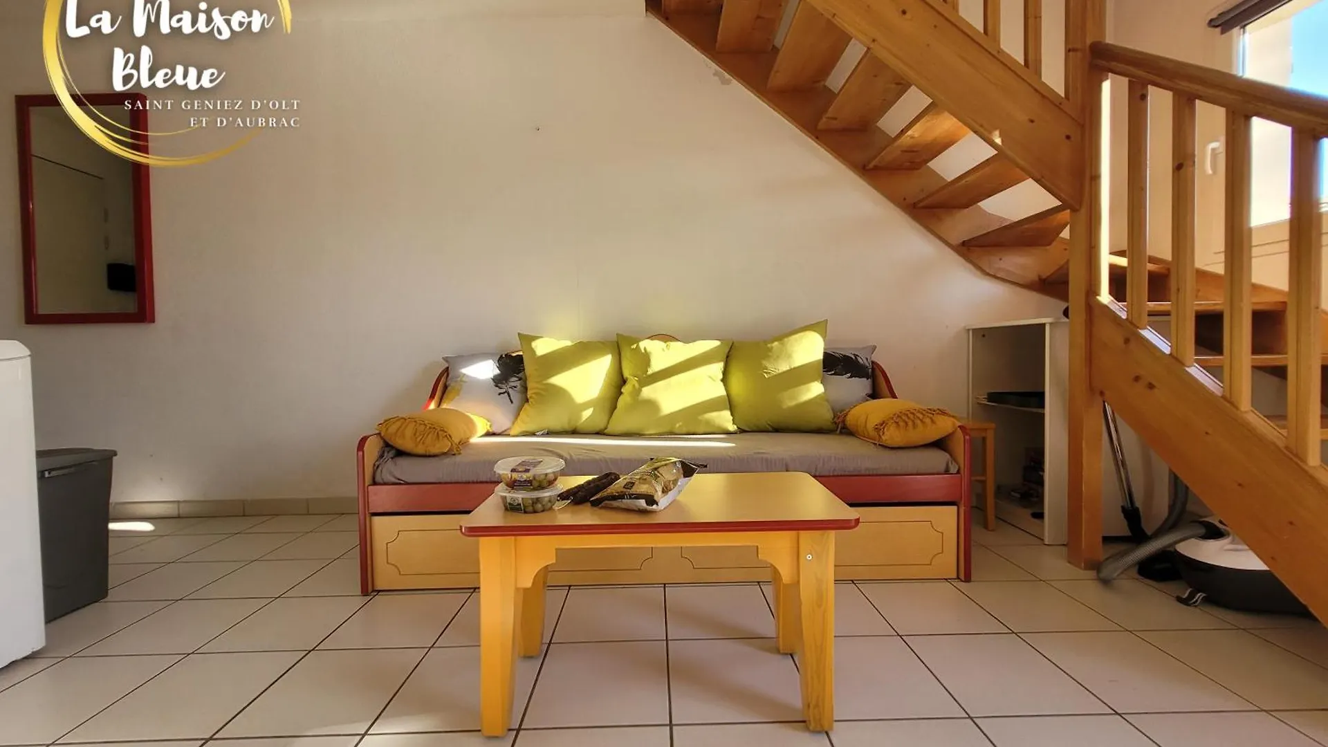 Appartement Tourisme vert, T2 avec piscines dans résidence Goelia Saint-Geniez-dʼOlt