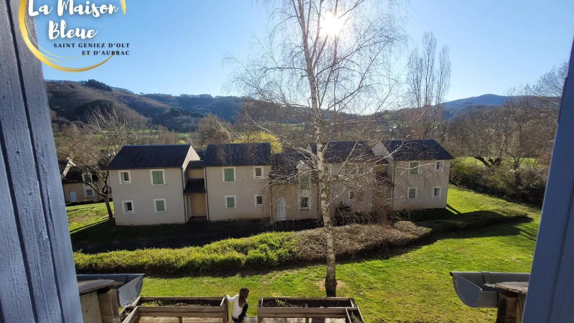 La Maison Bleue, Village Vacances, Piscine, Parking Saint-Geniez-dʼOlt