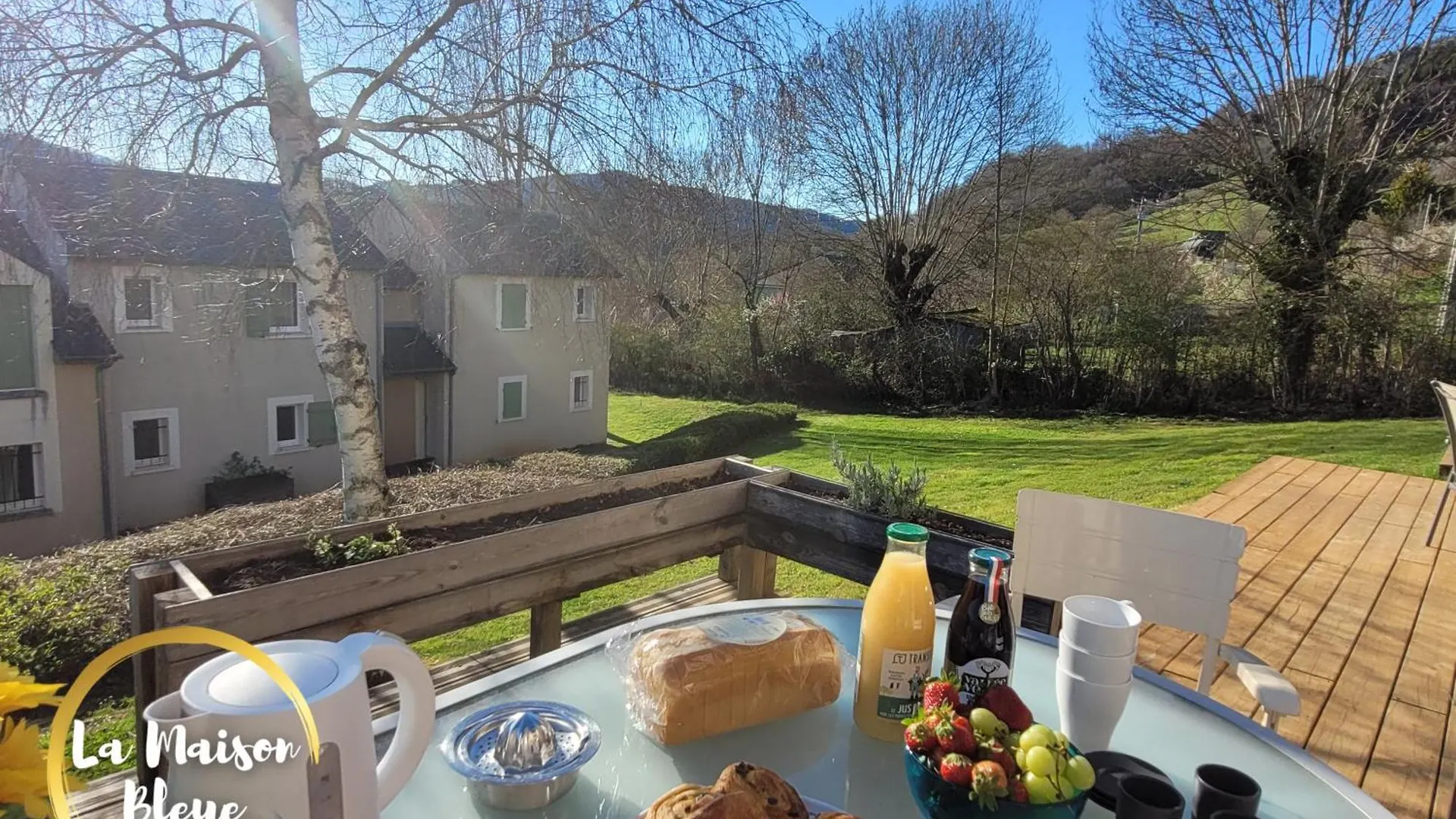 Appartement Tourisme vert, T2 avec piscines dans résidence Goelia Saint-Geniez-dʼOlt
