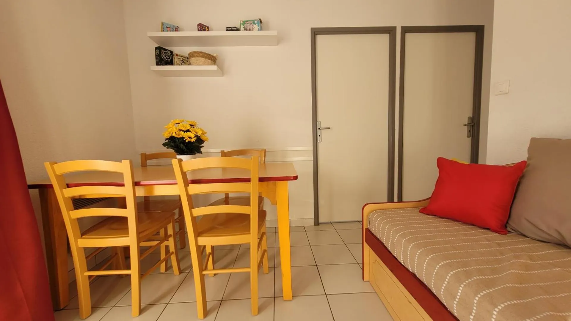 公寓 La Maison Bleue, Village Vacances, Piscine, Parking Saint-Geniez-dʼOlt