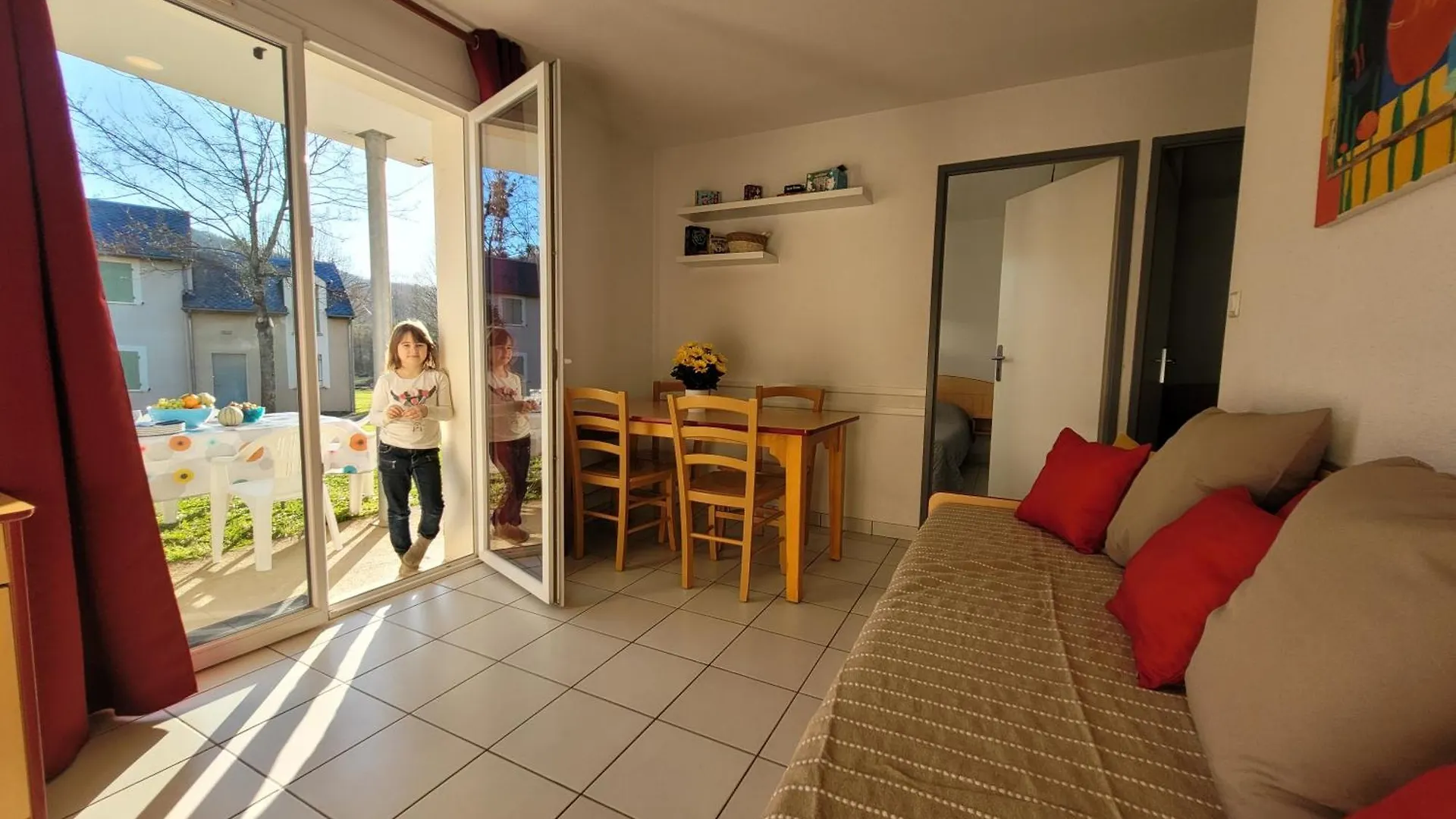 Appartement Tourisme vert, T2 avec piscines dans résidence Goelia Saint-Geniez-dʼOlt France