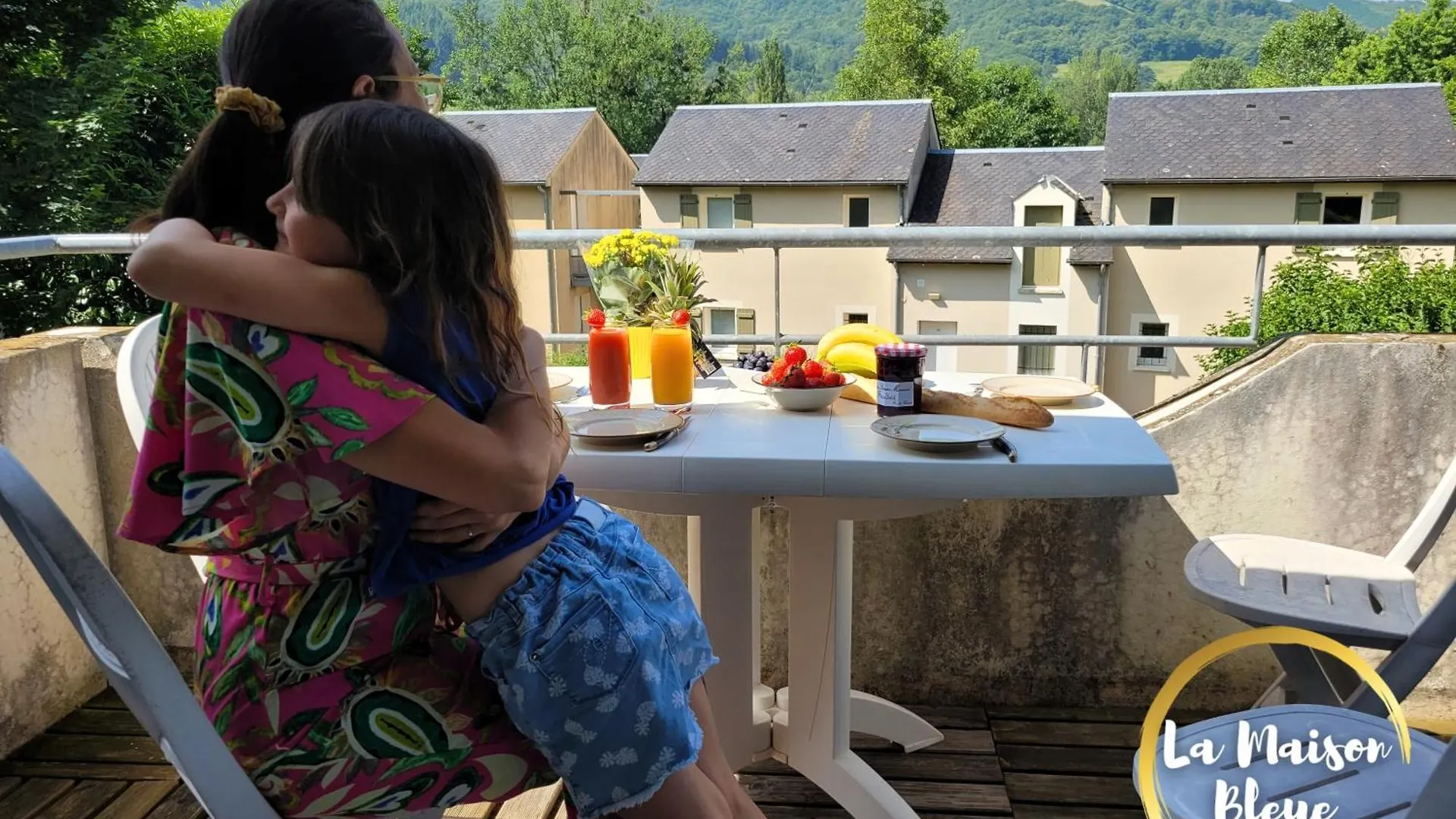 公寓 La Maison Bleue, Village Vacances, Piscine, Parking Saint-Geniez-dʼOlt