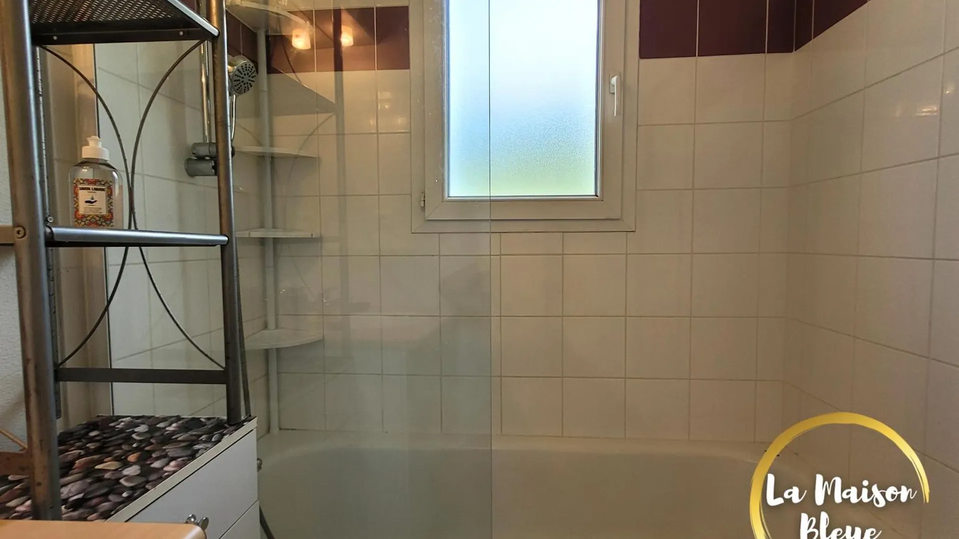 La Maison Bleue, Village Vacances, Piscine, Parking Saint-Geniez-dʼOlt 法国