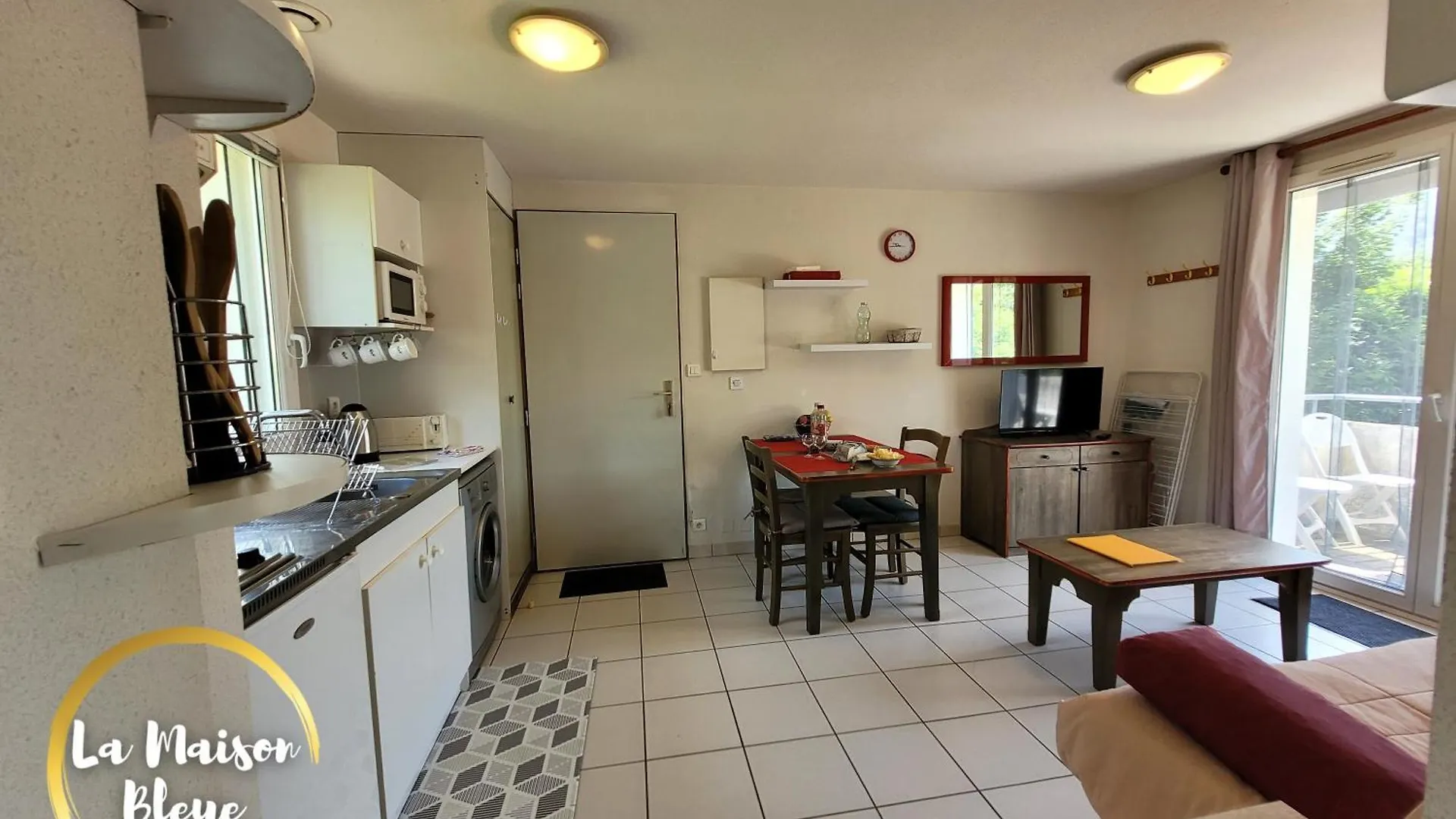 La Maison Bleue, Village Vacances, Piscine, Parking Saint-Geniez-dʼOlt 公寓