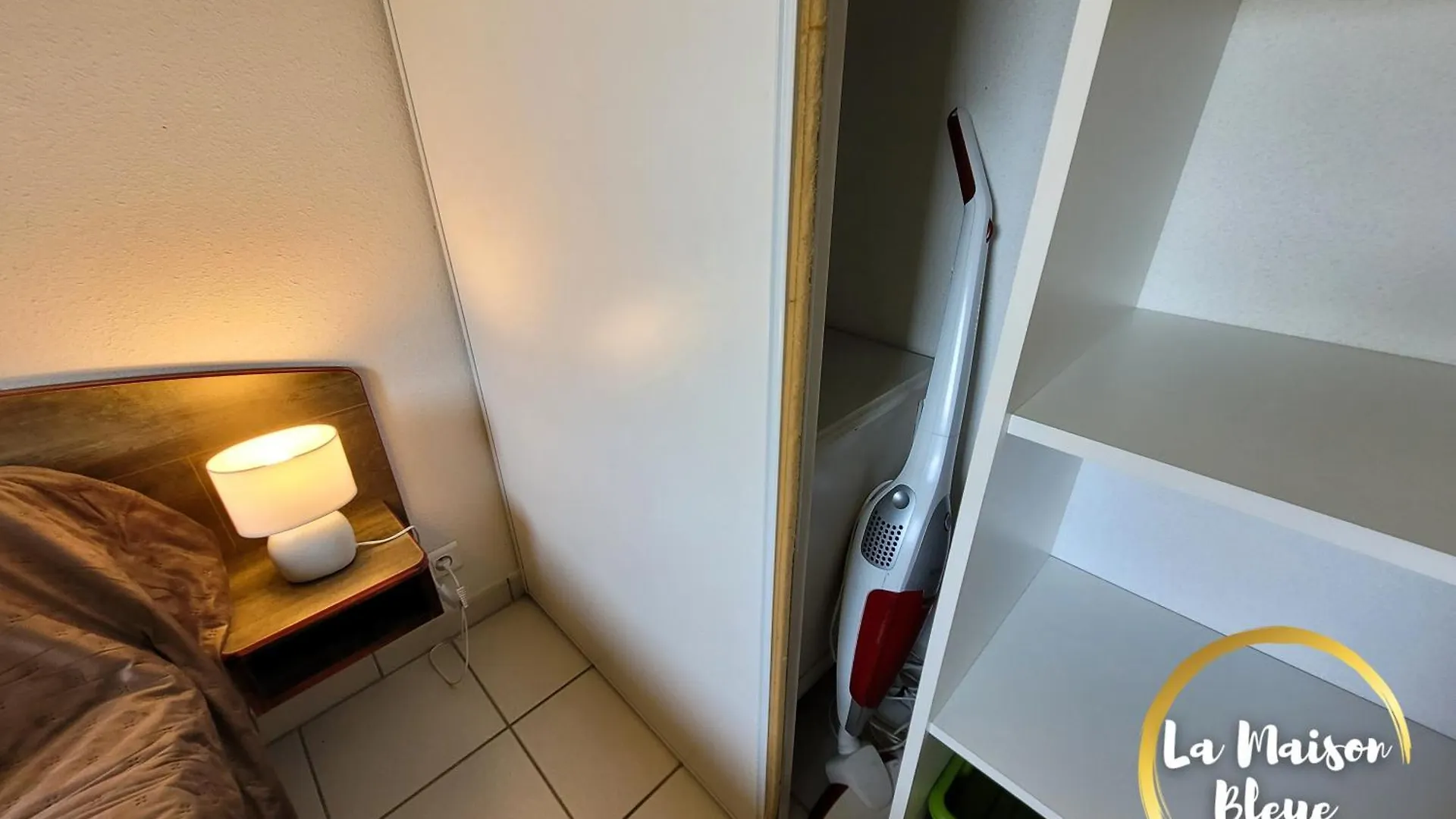 La Maison Bleue, Village Vacances, Piscine, Parking Saint-Geniez-dʼOlt 公寓